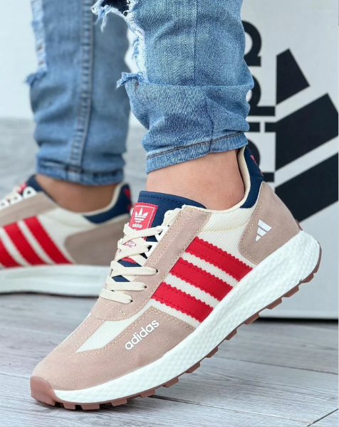 New sports running shoes