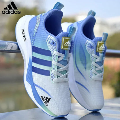 Breathable sports shoes